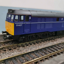 Load image into Gallery viewer, Lima Class 31 Diesel in Mainline Livery - OO Gauge - Analogue
