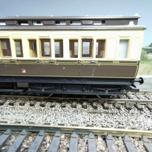 Load image into Gallery viewer, Hornby - GWR - 3rd Class - Clerestory Corridor Coach - No. 3162 - OO Gauge
