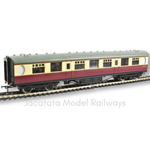 Load image into Gallery viewer, Bachmann - Unopened- 34-379 - Thompson 63' - SK Standard Corridor - 2nd Coach - BR Crimson &amp; Cream - E1011E - OO Gauge

