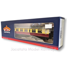 Load image into Gallery viewer, Bachmann - Unopened- 34-379 - Thompson 63' - SK Standard Corridor - 2nd Coach - BR Crimson &amp; Cream - E1011E - OO Gauge
