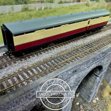 Load image into Gallery viewer, Bachmann - 34-651B - Thompson - BG Coach - Full Brake - BR Crimson &amp; Cream - E162E - OO Gauge

