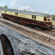 Load image into Gallery viewer, Hornby - R30384 - Railroad Plus - Enhanced Livery - GWR - Bo-Bo - No.34 - Express Parcels Railcar - Diesel Locomotive - OO Gauge - DCC Ready
