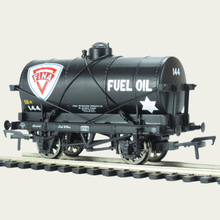 Load image into Gallery viewer, Bachmann Branchline - 37-658B - 14T Tank Wagon with Large Filler - Fina Livery - No.144 - OO Gauge
