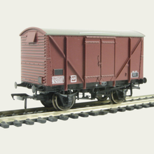 Load image into Gallery viewer, Bachmann Branchline - 38-171A - 12T Plywood Ventilated Van - BR Bauxite (Late) Livery - B765351 - OO Gauge
