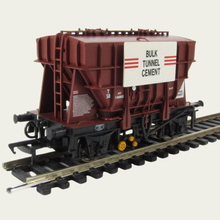 Load image into Gallery viewer, Bachmann - Branchline - Presflo 20T Cement Wagon - Bulk Tunnel Cement - OO Gauge
