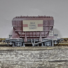 Load image into Gallery viewer, Bachmann - Branchline - Presflo 20T Cement Wagon - Bulk Tunnel Cement - OO Gauge
