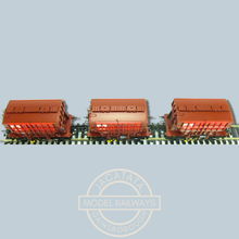 Load image into Gallery viewer, Bachmann - Branchline - 38-285 - Set of 3 - 22T - Presflo Cement Wagons - Tunnel Cement Livery - OO Gauge
