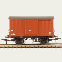 Load image into Gallery viewer, Bachmann Branchline - 38-576 - 10T Fish Van - BR Bauxite (Early) Livery - E184090 - OO Gauge
