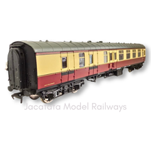 Load image into Gallery viewer, Bachmann - 39-077A - Mk1 BSK - Brake - Standard Corridor Coach - BR Crimson &amp; Cream - E34226 - OO Gauge
