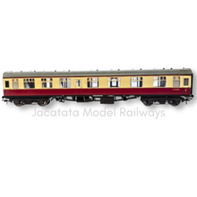 Load image into Gallery viewer, Bachmann - 39-127B - Mk1 - CK - Composite Corridor Coach - BR Crimson &amp; Cream - E15055 - OO Gauge

