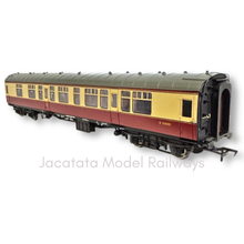 Load image into Gallery viewer, Bachmann - 39-127B - Mk1 - CK - Composite Corridor Coach - BR Crimson &amp; Cream - E15055 - OO Gauge

