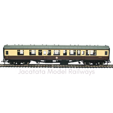 Load image into Gallery viewer, Bachmann - 39-129 - BR Mk1 - CK Composite Corridor Coach - W15770 - BR WR Chocolate &amp; Cream Livery - OO Gauge
