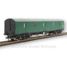 Load image into Gallery viewer, Bachmann - 39-273 - BR Mk1 - GUV - General Utility Van - Coach - S86724 - SR Green Livery - OO Gauge
