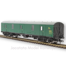 Load image into Gallery viewer, Bachmann - 39-273 - BR Mk1 - GUV - General Utility Van - Coach - S86724 - SR Green Livery - OO Gauge
