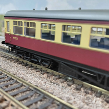Load image into Gallery viewer, Bachmann - 39-575 - Hawksworth A38 Auto Trailer - Crimson and Cream - W231 - OO Gauge
