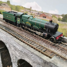 Load image into Gallery viewer, OO Gauge Hornby 4-6-0 Hall Class Great Western Locomotive &#39;Albert Hall&#39; - Numbered 4983 - Analogue
