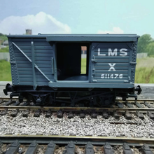 Load image into Gallery viewer, Mainline - LMS Ventilated Van - No. 511476 - OO Gauge
