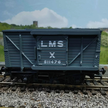 Load image into Gallery viewer, Mainline - LMS Ventilated Van - No. 511476 - OO Gauge
