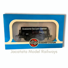Load image into Gallery viewer, Airfix - GMR (Great Model Railways) - 54380-0 - 7 Plank - Open Wagon - No.51 - Gloucester Gas Light Company - OO Gauge

