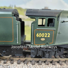 Load image into Gallery viewer, Hornby - R350-A4 - Class A4 - 4-6-2 - Mallard Locomotive - 60022 - BR Green - OO Gauge - Analogue
