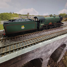 Load image into Gallery viewer, Hornby Class B17/4 Steam Locomotive - 4-6-0 - Arsenal - No. 61648 - Analogue - OO Gauge
