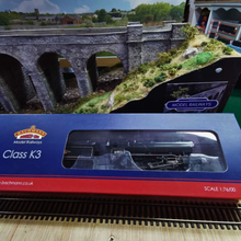 Load image into Gallery viewer, Bachmann Locomotive - Class K3 - BR Lined Black - Early Emblem - Renumbered - No. 61818 - 00 Gauge - DCC Ready
