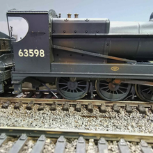 Load image into Gallery viewer, Bachmann Locomotive - 31-004 ex GCR Robinson - BR Black - Early Crest - No. 63598 - 00 Gauge - DCC Ready
