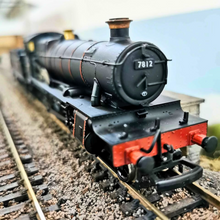 Load image into Gallery viewer, OO Gauge Bachmann BR Black 4-6-0 Locomotive 'Erlestoke Manor' - No. 7812 - Analogue
