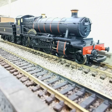 Load image into Gallery viewer, OO Gauge Bachmann BR Black 4-6-0 Locomotive 'Erlestoke Manor' - No. 7812 - Analogue
