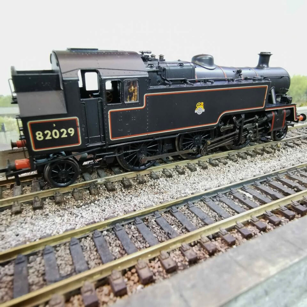 OO Gauge Bachmann Ivatt 2mt 2-6-2 Locomotive with early emblem - 82029 - Analogue