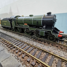 Load image into Gallery viewer, Hornby Railroad SR 4-4-0 Schools Class - &#39;Dover&#39; - OO Gauge - DCC Ready
