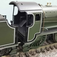 Load image into Gallery viewer, Hornby Railroad SR 4-4-0 Schools Class - &#39;Dover&#39; - OO Gauge - DCC Ready
