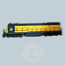 Load image into Gallery viewer, Atlas - Master - GE - U30C - Phase 2 - Diesel Locomotive - Chicago &amp; North Western - Green and Yellow Livery - No. 932 - Sound Fitted - HO Gauge - 1:87 Scale
