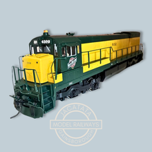 Load image into Gallery viewer, Atlas - Master - GE - U30C - Phase 2 - Diesel Locomotive - Chicago &amp; North Western - Green and Yellow Livery - No. 932 - Sound Fitted - HO Gauge - 1:87 Scale
