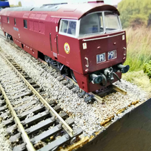 Load image into Gallery viewer, OO Gauge Heljan Class 52 in BR Maroon &#39;Western King&#39; Locomotive - No. D1039 - Analogue
