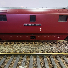 Load image into Gallery viewer, OO Gauge Heljan Class 52 in BR Maroon &#39;Western King&#39; Locomotive - No. D1039 - Analogue
