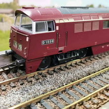 Load image into Gallery viewer, OO Gauge Heljan Class 52 in BR Maroon &#39;Western King&#39; Locomotive - No. D1039 - Analogue
