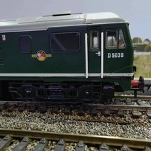 Load image into Gallery viewer, '00' Gauge Bachmann Class 24 in BR Green. (Analogue)

