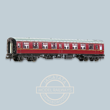 Load image into Gallery viewer, Graham Farish - Bachmann - 374-012E - Mk1 - SO - Second Open Coach - E4472 - BR Maroon - N Gauge
