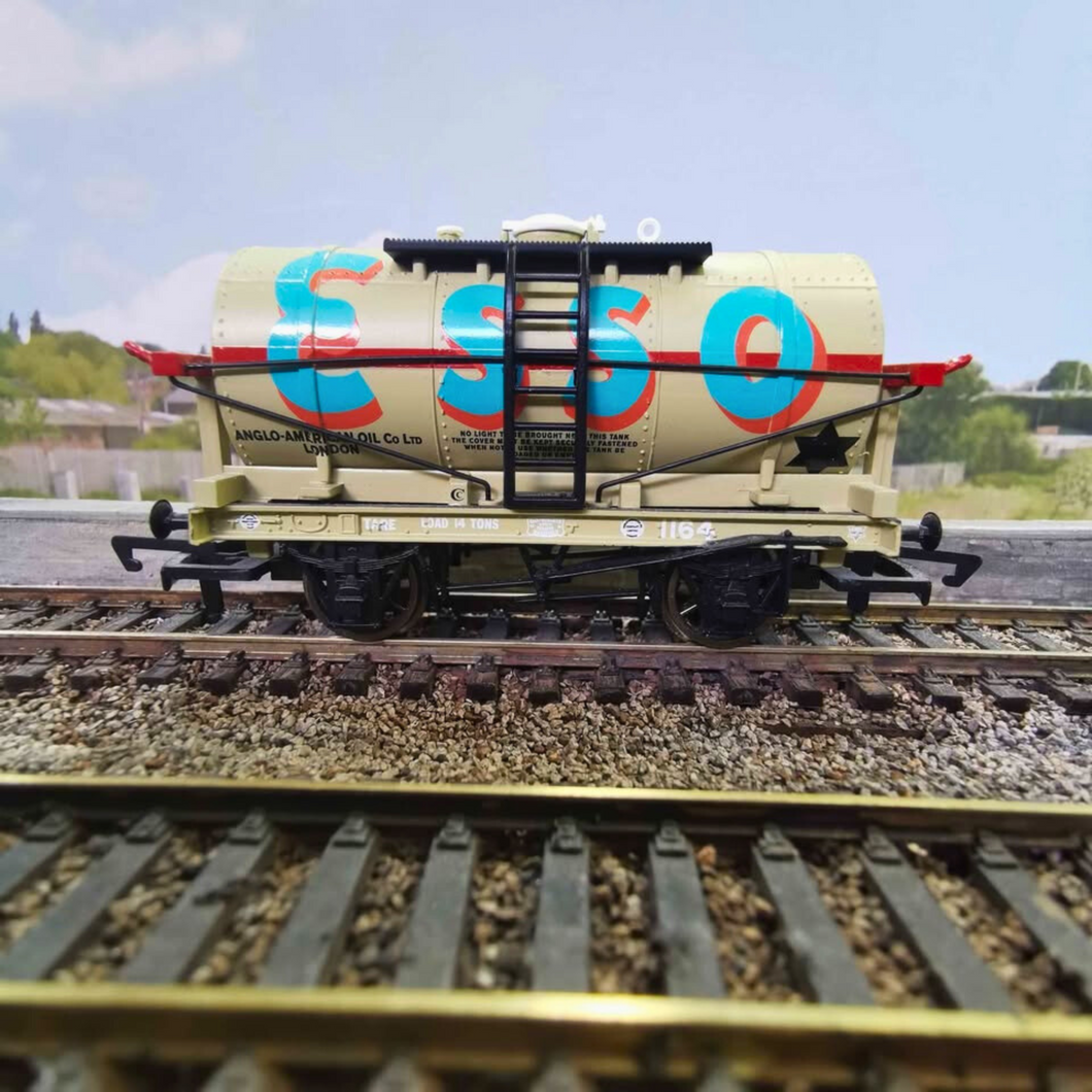 OO Gauge Hornby - Esso Oil Tanker