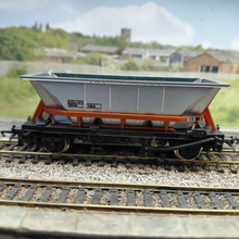Load image into Gallery viewer, Hornby Railways - MGR Hopper Wagons - HAA - OO Gauge
