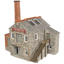 Load image into Gallery viewer, Metcalfe  PN186 - Ramshackle Workshop - Card Construction Kit - N Scale
