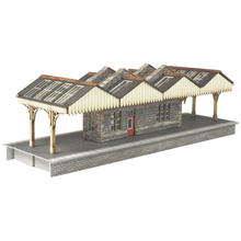Load image into Gallery viewer, Metcalfe PN922 - Island Platform Building - Card Construction Kit - N Scale
