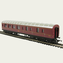 Load image into Gallery viewer, Hornby - R4389 - LMS - Brake Coach - 3rd - 5200 - LMS Maroon Livery - OO Gauge
