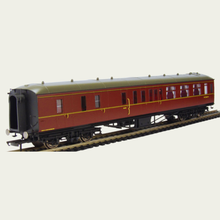 Load image into Gallery viewer, Hornby - R4411 - Hawksworth (Post 1953) - BT Brake 3rd  Coach - W2246W - BR Maroon - OO Gauge
