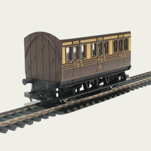 Load image into Gallery viewer, Hornby - R446 - GWR - 4 Wheel Coach - No.12 - OO Gauge
