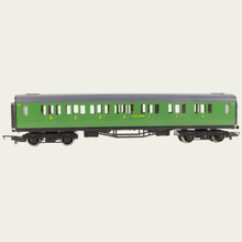 Load image into Gallery viewer, Hornby - R486 - SR Composite Coach  - 5117 - Malachite SR Green Livery - OO Gauge
