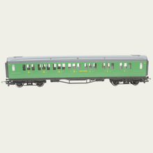 Load image into Gallery viewer, Hornby - R486 - SR Composite Coach  - 5117 - Malachite SR Green Livery - OO Gauge
