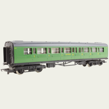 Load image into Gallery viewer, Hornby - R486 - SR Composite Coach  - 5117 - Malachite SR Green Livery - OO Gauge
