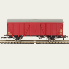 Load image into Gallery viewer, Hornby - R6641 - BR 4 Wheel CCT Van - M37216M - Crimson - OO Gauge
